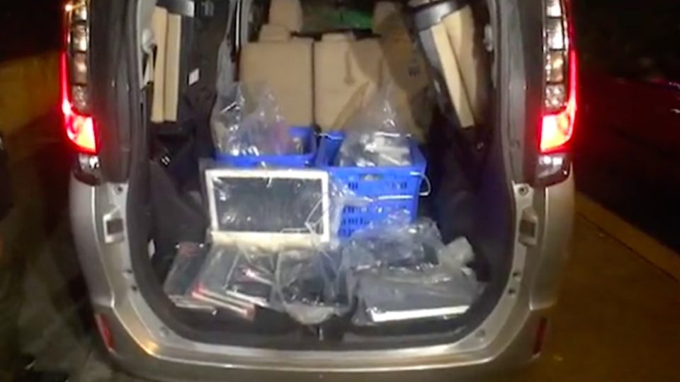 Police fill up their van with evidence of the Mid-Levels vice operation. Screengrab via Apple Daily.