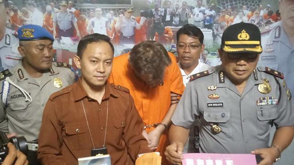 Police parade the Russian man and the confiscated cocaine at a press conference on Wednesday. Photo via Polresta Denpasar