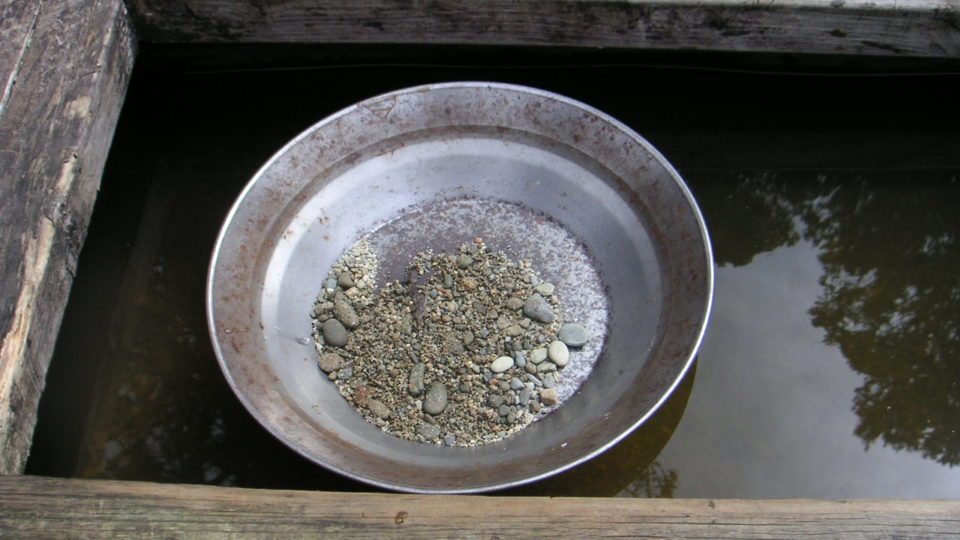Gold panning (Wikimedia Commons)