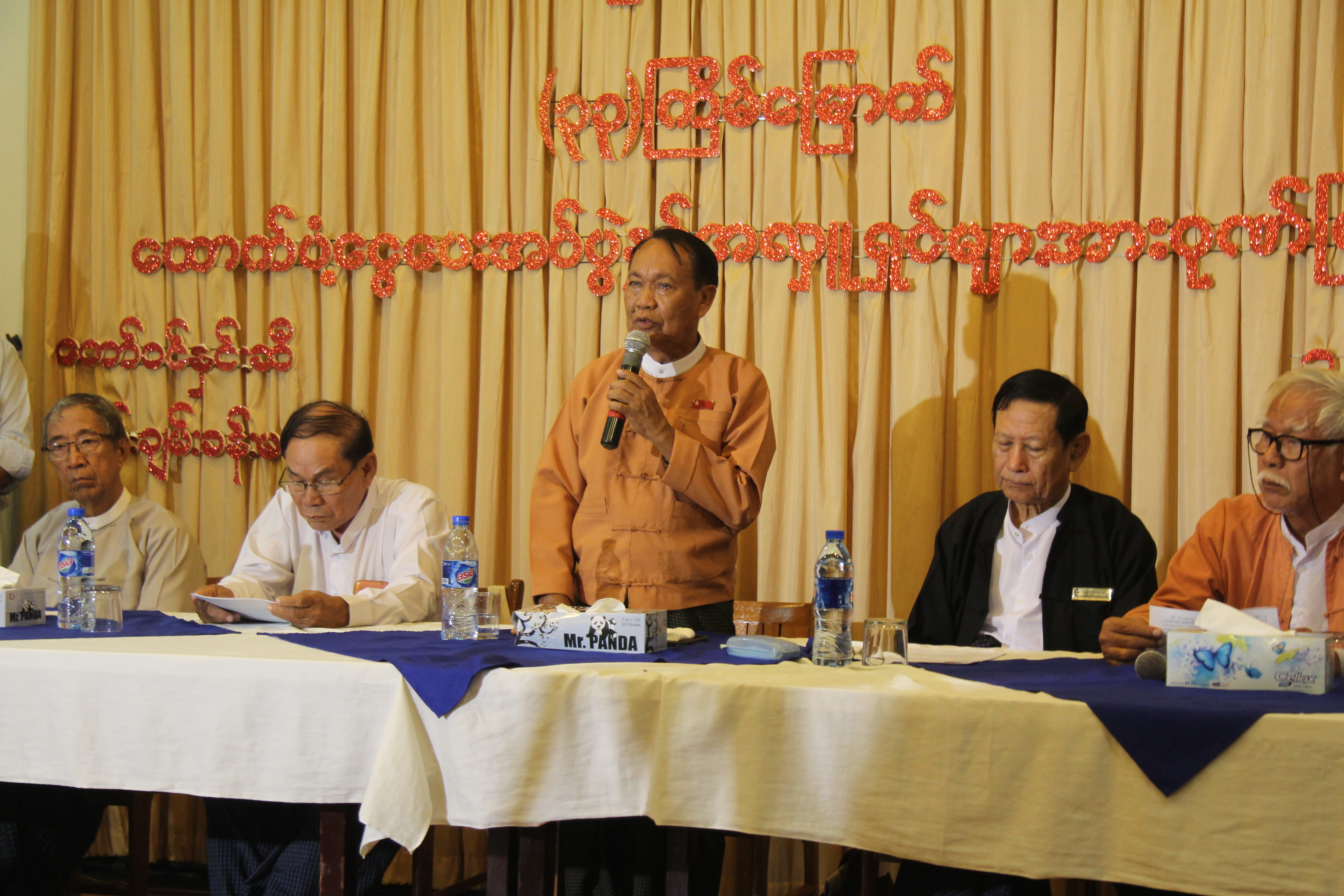Hanthawady U Win Tin Foundation interim-director and NLD information committee secretary Monywa Aung Shin speaks at the honor ceremony on June 12, 2018. Photo: Jacob Goldberg