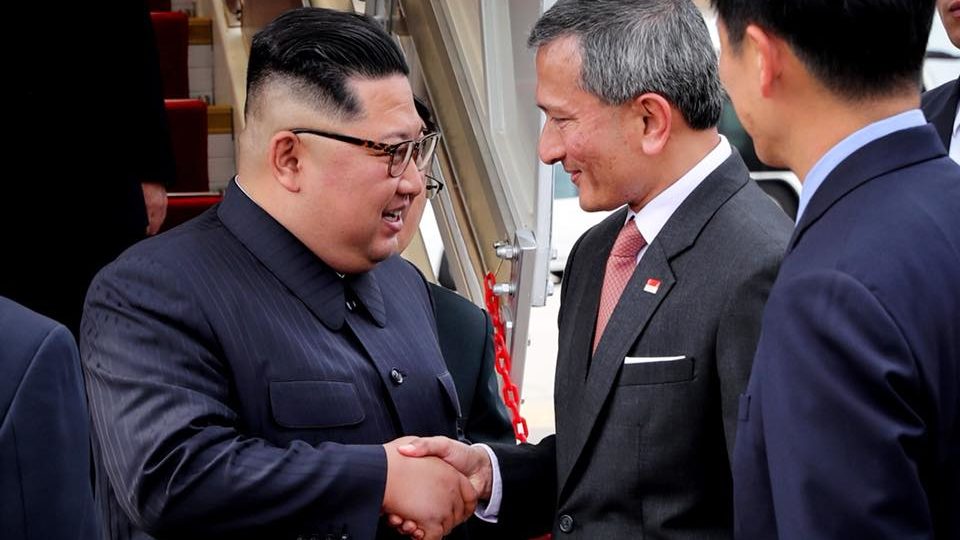 Chairman Kim greeted by Singapore’s Minister of Foreign Affairs Vivian Balakrishnan. Photo: Vivian Balakrishnan / Facebook