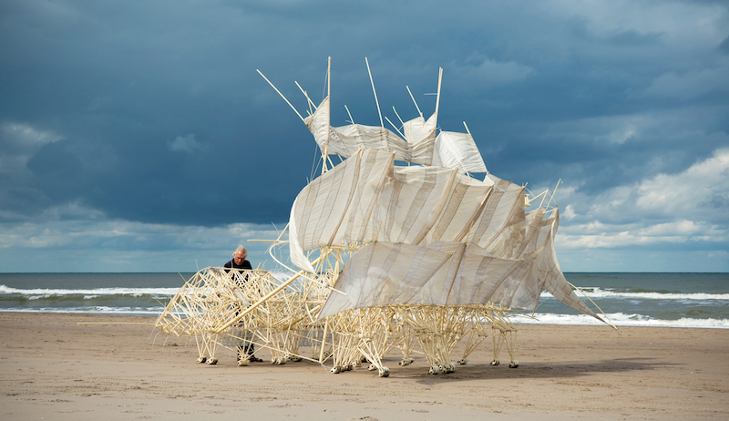 Theo Jansen with his Strandbeest, Plaudens Vela 2. Photo: Media Force