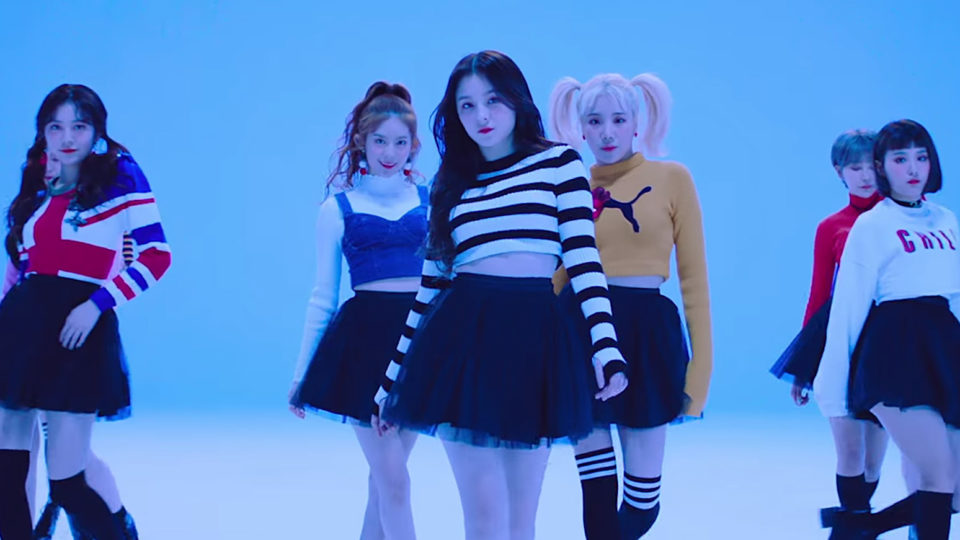 Momoland in their music video for their hit Bboom Bboom. (Screenshot: Bboom Bboom music video)