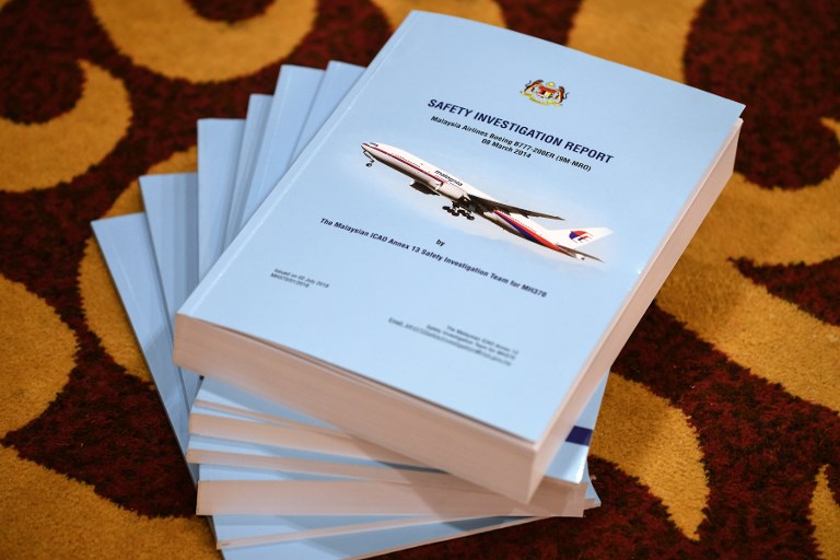 Copies of the MH370 safety investigations report are seen on the floor during a media briefing in Putrajaya, outside Kuala Lumpur, on July 30, 2018.Relatives of people aboard Flight MH370 said on July 30 they hoped a long-awaited report into the plane's disappearance might give them answers about one of the world's most enduring aviation mysteries. / AFP PHOTO / Mohd RASFAN