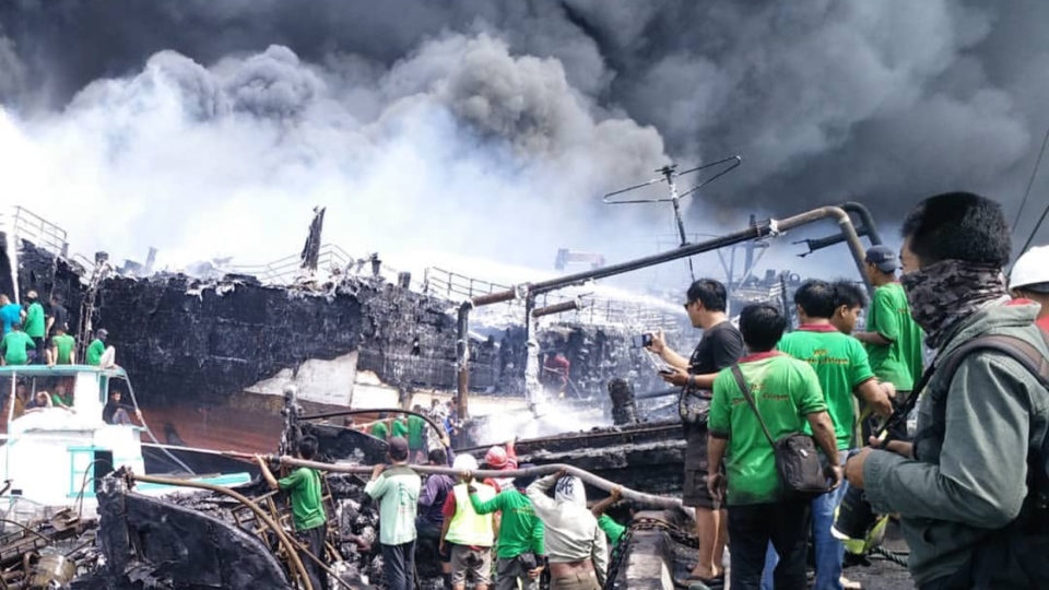 The effort to put out the fire at Bali’s Benoa Harbor that sparked on July 9. Photo: Lanang Sudira/@sudirawayan46