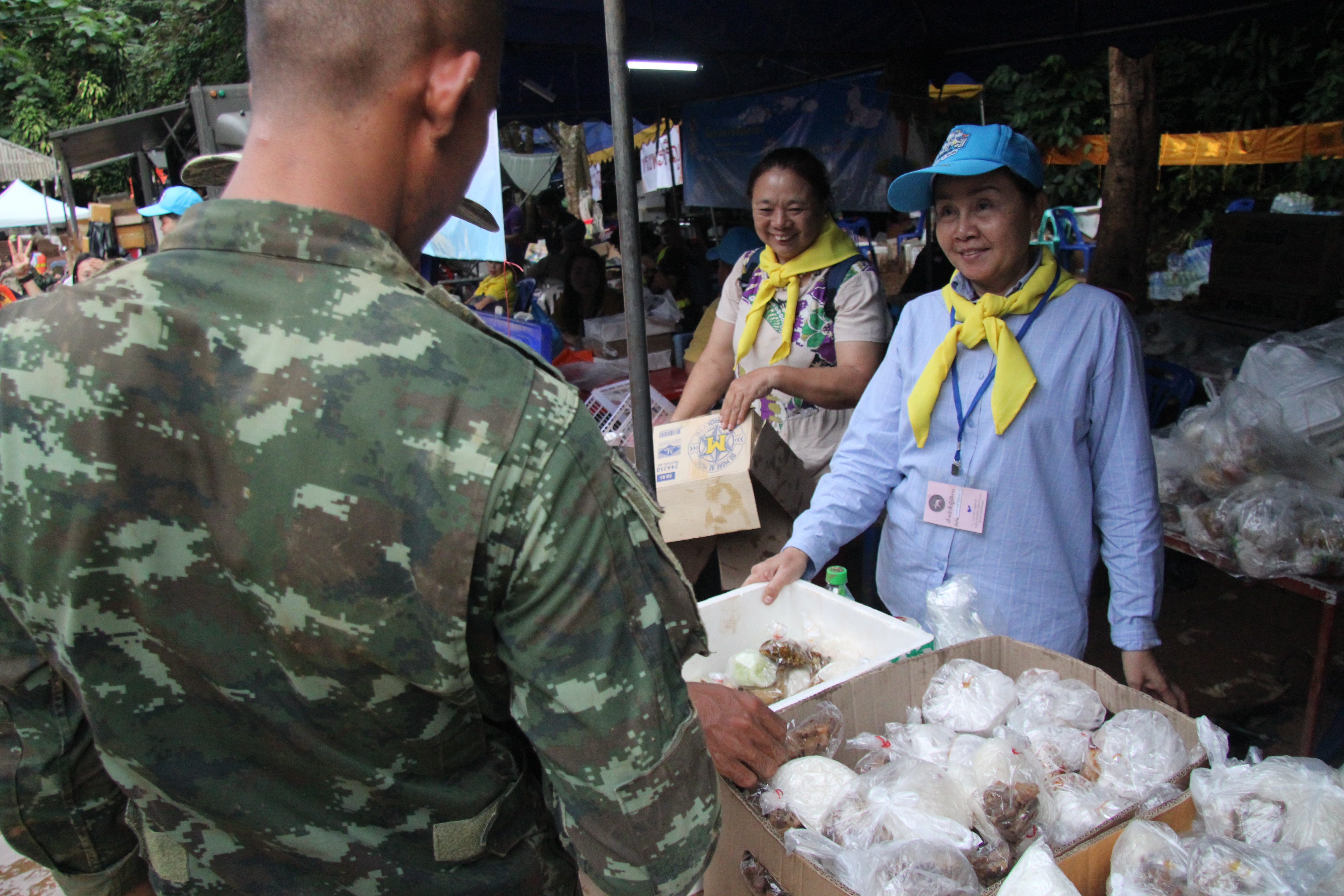 volunteer gives soldier a meal