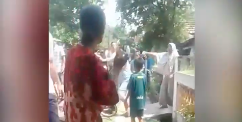 Chaos in a neighborhood in Pasuruan, East Java after multiple explosions were heard coming from inside a house. Photo: Video screengrab