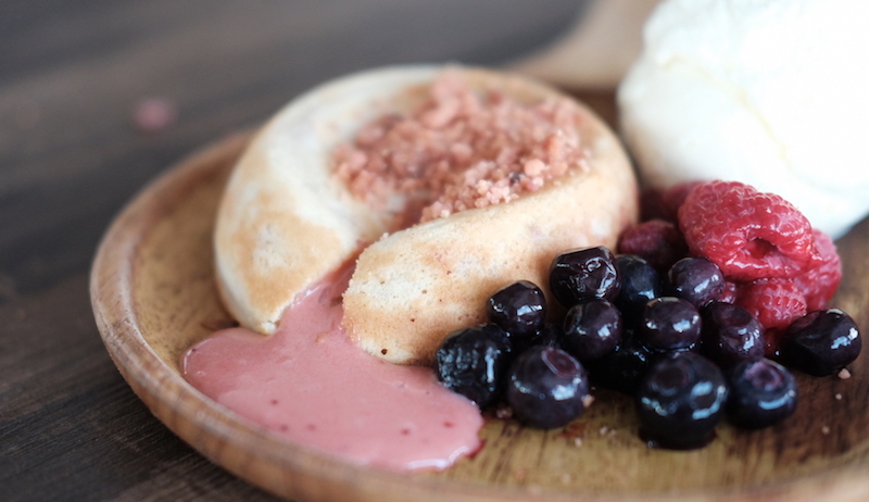 Strawberry white chocolate lava hotcake. Photo: Dazzling Cafe