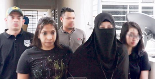 ‘Kak Nor’ in black on the right, via Utusan Malaysia