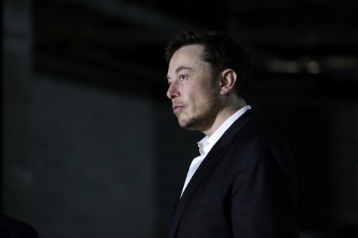 CHICAGO, IL – JUNE 14: Engineer and tech entrepreneur Elon Musk of The Boring Company listens as Chicago Mayor Rahm Emanuel talks about constructing a high speed transit tunnel at Block 37 during a news conference on June 14, 2018 in Chicago, Illinois. Musk said he could create a 16-passenger vehicle to operate on a high-speed rail system that could get travelers to and from downtown Chicago and O’hare International Airport under twenty minutes, at speeds of over 100 miles per hour.   Joshua Lott/Getty Images/AFP