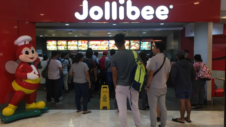A Jollibee mall outlet. <i>Photo by Therese Reyes</i>