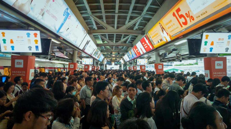 The malfunction caused massive delays across the skytrain network last week. Photo: @Amf_patcharapol/ Twitter