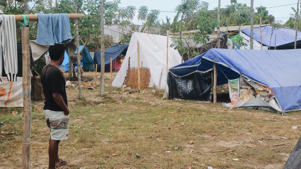 One of many evacuation camps in Lombok. This one is in the island’s West Lombok regency. Photo: Coconuts Bali