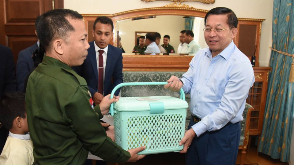 Senior General Min Aung Hlaing meets families from the Office of Myanmar Military Attaché to the Russian Federation on Aug. 25, 2018. Photo: Twitter / cincdsmyanmar