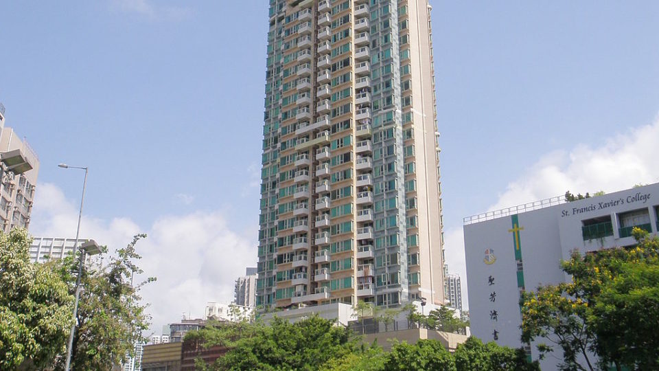 Shining Heights in Tai Kok Tsui, Hong Kong. Picture via Wikipedia (Exploringlife/Prosperity Horizons)