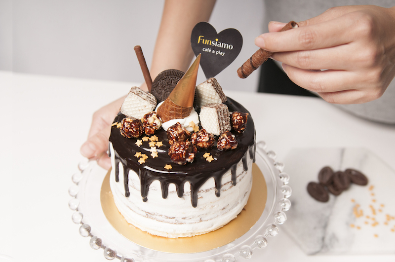 Valrhona banana chocolate cake. Photo: Funsiamo