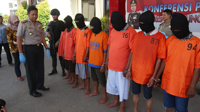 The seven other suspects arrested in relation to the mob killing of the alleged motorcycle thief. Photo: Polres Probolinggo 