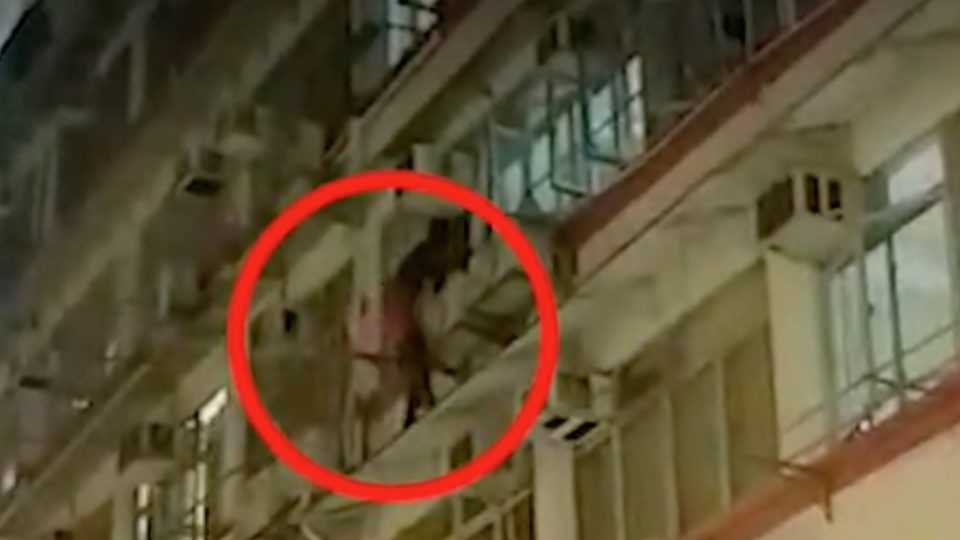 A picture of the man attempted to escape police. Picture (via Apple Daily footage – screenshot)