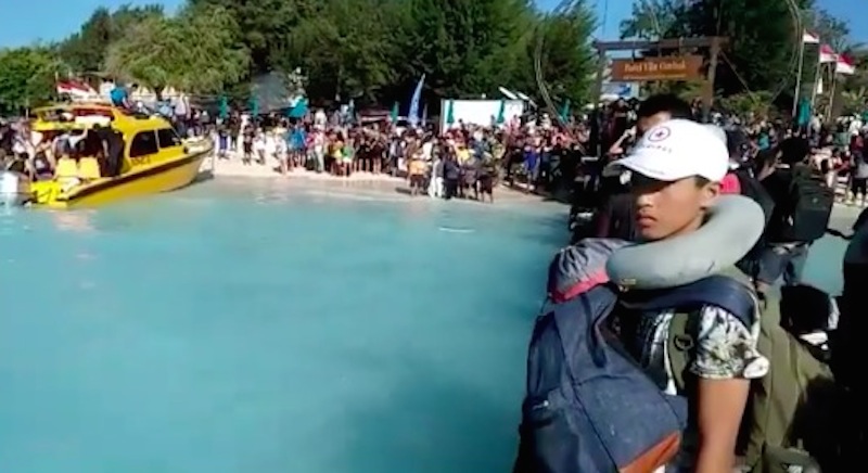 A still from a video of the mass evacuation of Gili Trawangan on Aug. 6, 2018. Video: AKBP Dewa Wijaya, Kasatrolda via Instagram