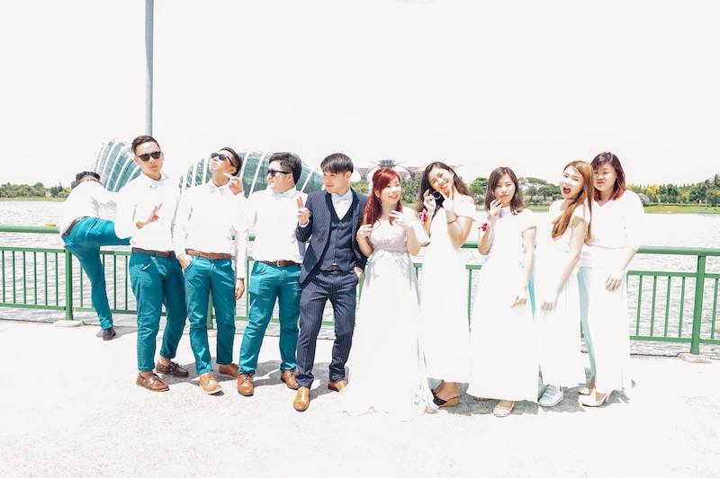 Looks like someone's trying to escape the atrocious photo. Photo: Ivan Tan / Facebook