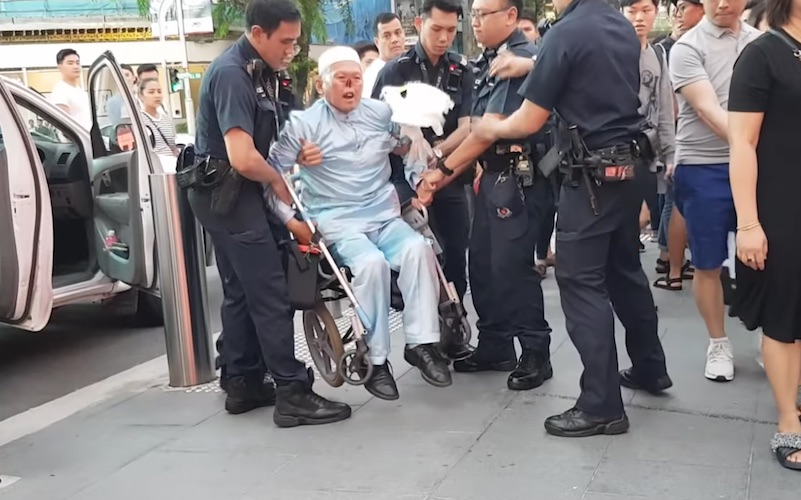 Photo: Video screengrab