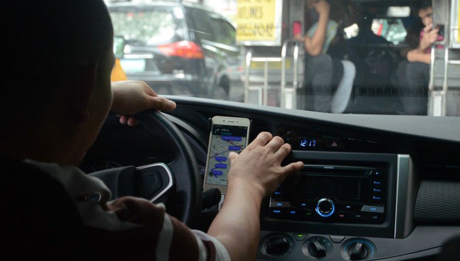 A transport network vehicle service (TNVS) driver in Quezon City. (Photo: Mark Demayo, ABS-CBN News)