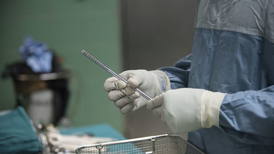 A surgeon prepares for an operation. Photo: Flickr / US Army Africa