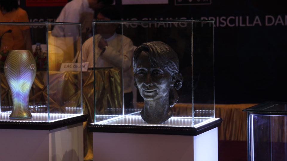 A bronze bust of Aung San Suu Kyi by Norwegian sculptor Merete Sejersted Bodtker. Photo: Coconuts Yangon