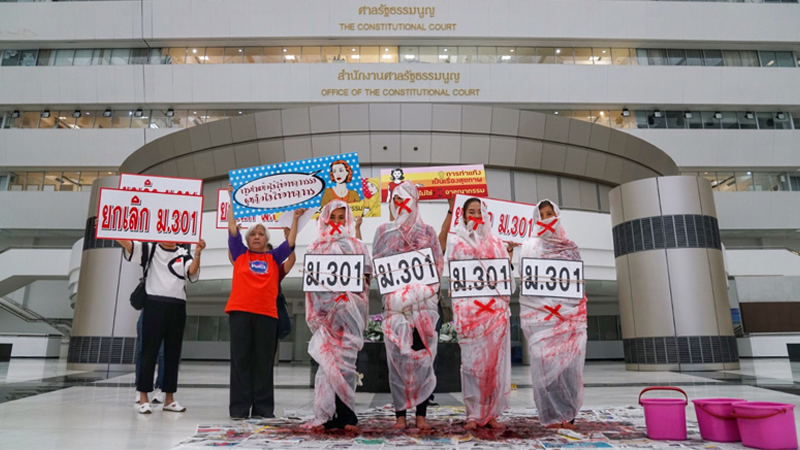 File photo of protesters outside the Constitutional Court campaigning against Article 301 of the Penal Code. Photo: Teirra Yam Kamolvattanavith / Coconuts
