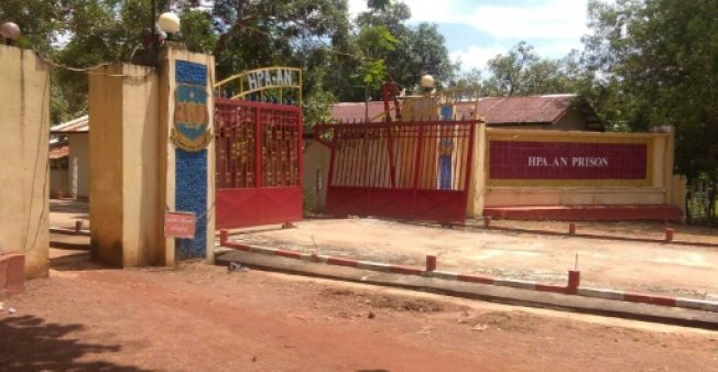 The gate of Hpa-an Prison, through which 41 inmates escaped in a garbage truck on Sept. 16, 2018. Photo: AFP