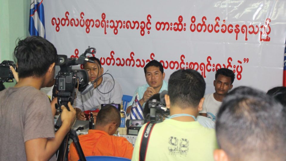 The Rakhine National Network holds a press conference with ethnic Rakhine migrant workers who were expelled from Shan State in Yangon on Aug. 30, 2018. Photo: RNN