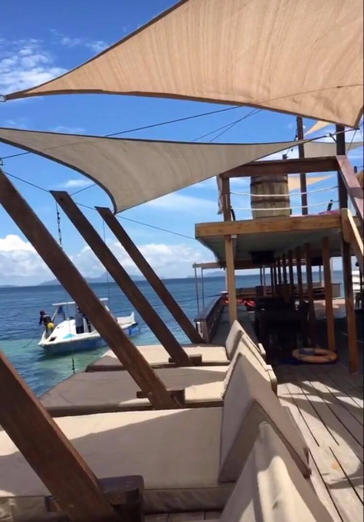 TawHai floating bar. Photo: Kaka Corral