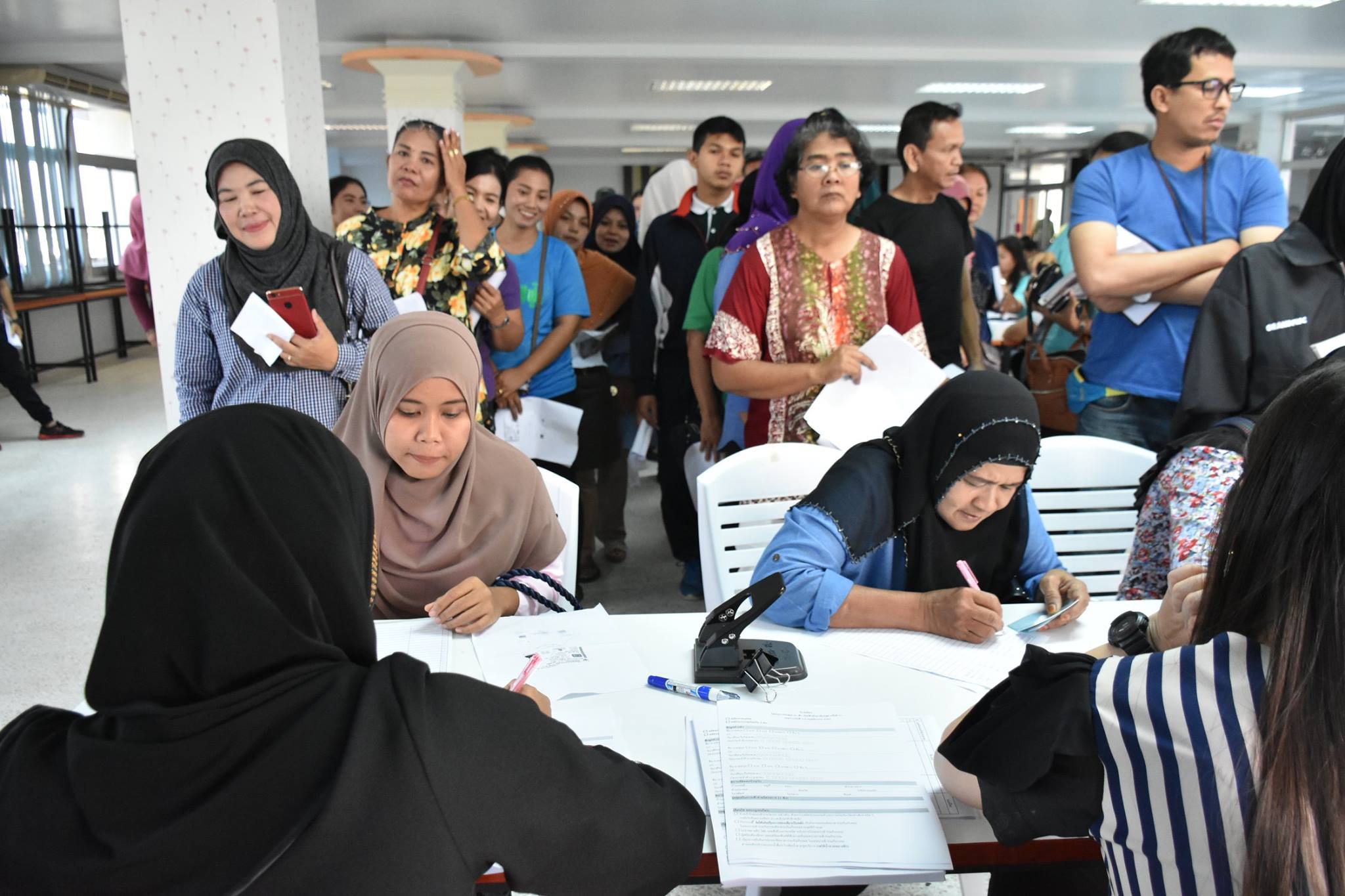 Crowd gathered to sign up -- Photo:Facebook/ PR Provincial Administration Organization Satun