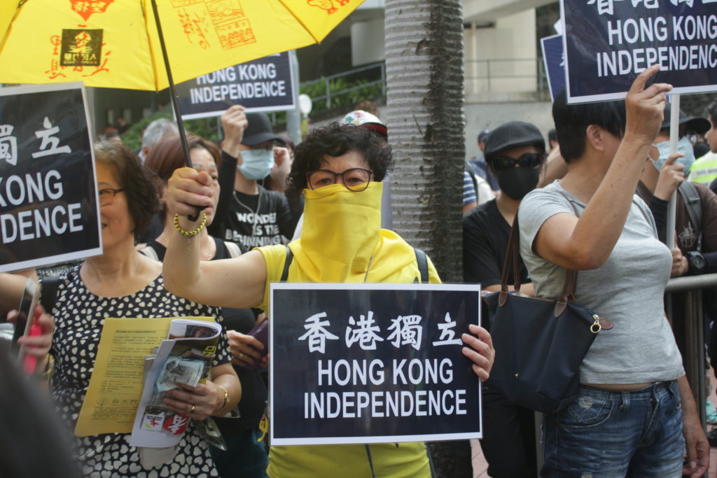Woman holding Hong Kong independence placard. Photo by Vicky Wong.