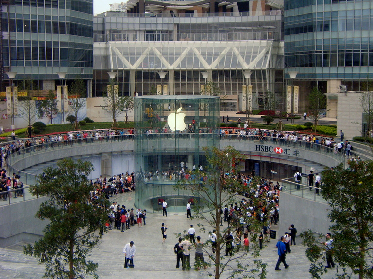 An Apple Store at the Shanghai IFC Mall -- Photo: Wikicommons/ Scott Zhang 