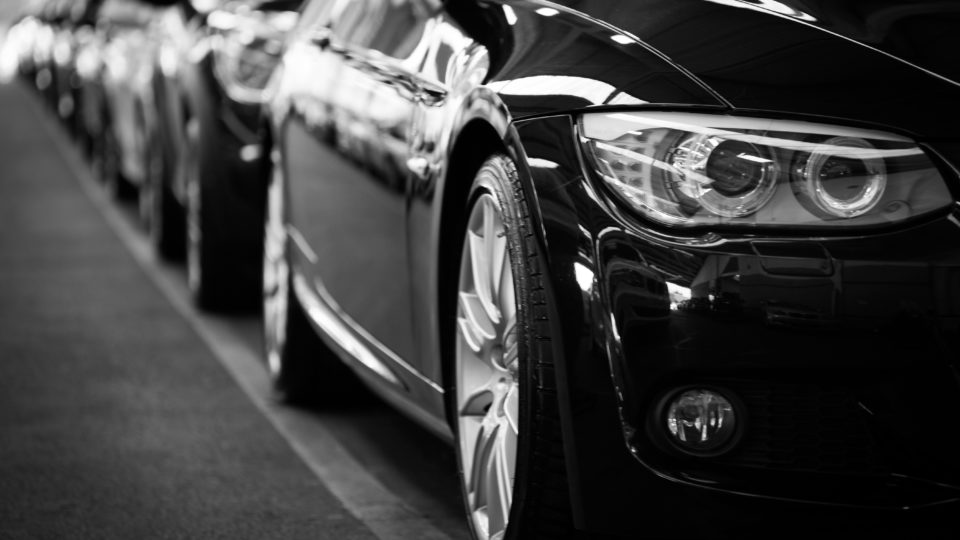 Luxury cars in the house. Photo: Torsten Dettlaff/Pexels