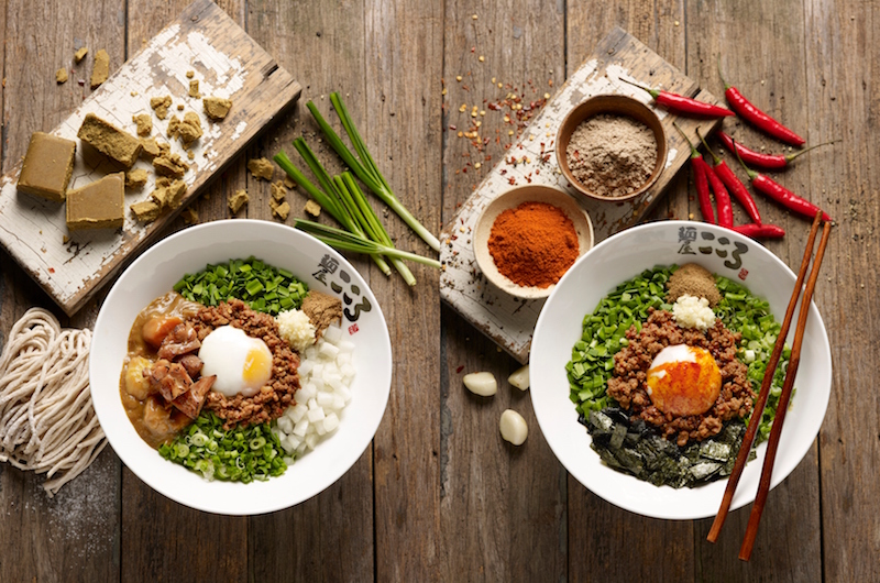 (L) Curry maze soba; (R) spicy maze soba. Photo: Menya Kokoro