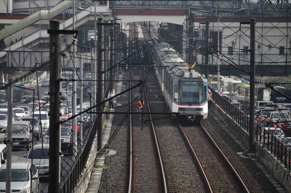 The MRT-3, which traverses EDSA, is beset with numerous problems making it almost unreliable. Photo: ABS-CBN News.