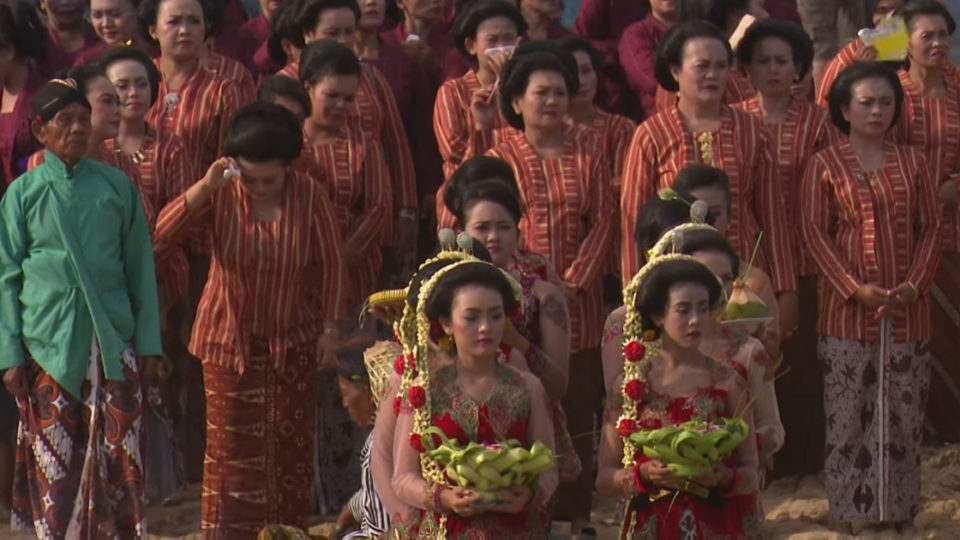 A sedekah laut ceremony in Pantai Kukup. Screenshot: Jogja Archive / Youtube