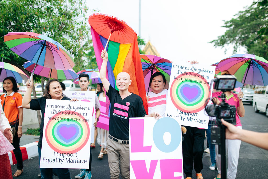 A small procession of same-sex couples staged a “marriage parade” to call attention to a campaign for marriage equality in 2014 -- Photo: Watsamon Tri-yasakda/ Coconuts Media