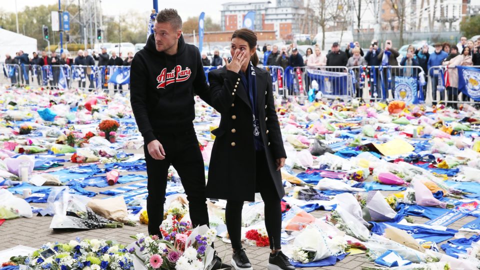 Jamie Vardy and wife Rebekah have been at King Power Stadium today to pay tribute to Vichai Srivaddhanaprabha. PHOTO: Facebook / Leicester City Football Club