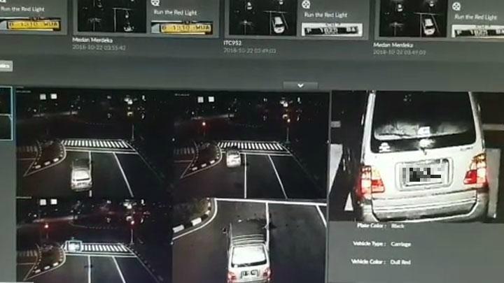 Monitors connected to traffic cameras in Jakarta. Photo: ntmcpolri.info