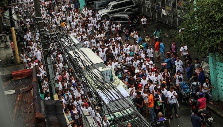 People protesting against the government’s drgu war. Photo: Mark Demayo/ABS-CBN News