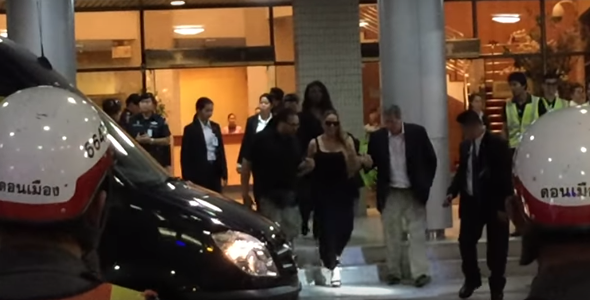 Mariah Carey arrives at Bangkok's Don Mueang Airport in 2014. Photo: previously published by Coconuts
