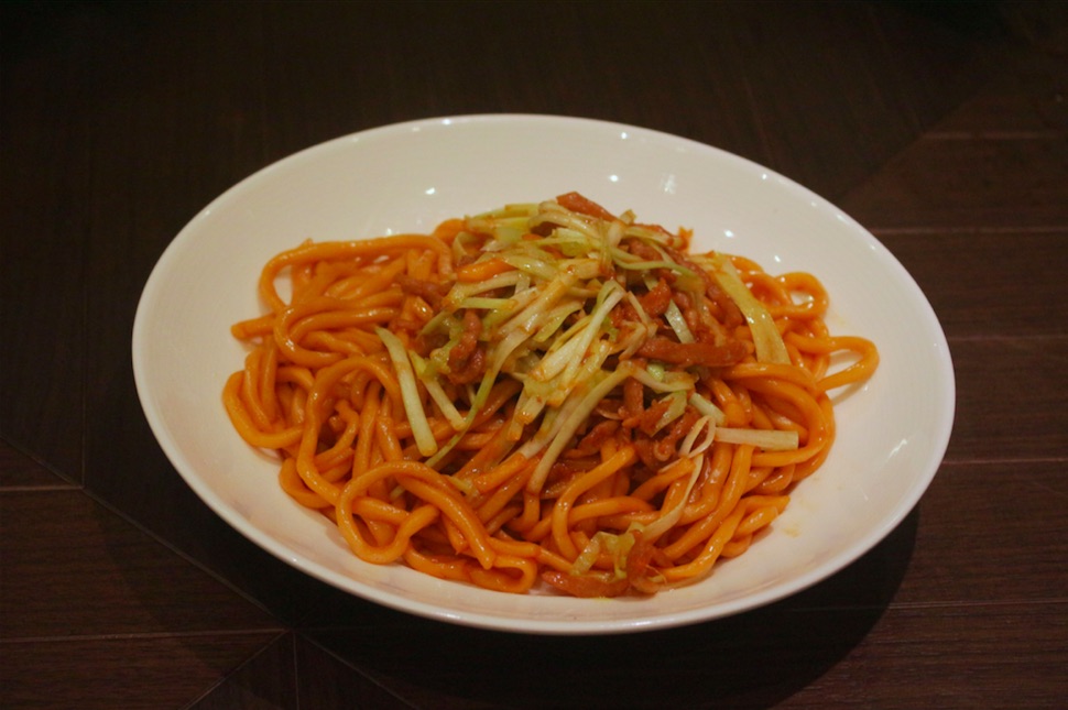 Peking Garden's Peking fried noodles with shredded pork. Photo by Vicky Wong.