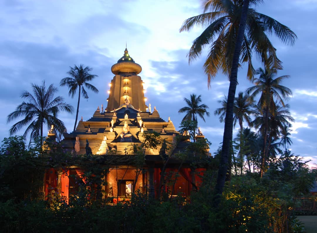 The Hening Swarga Spa is designed to look like a giant open-air temple with nooks lit by oil lamps facing the Indian Ocean. Photo: Hotel Tugu Lombok/IG