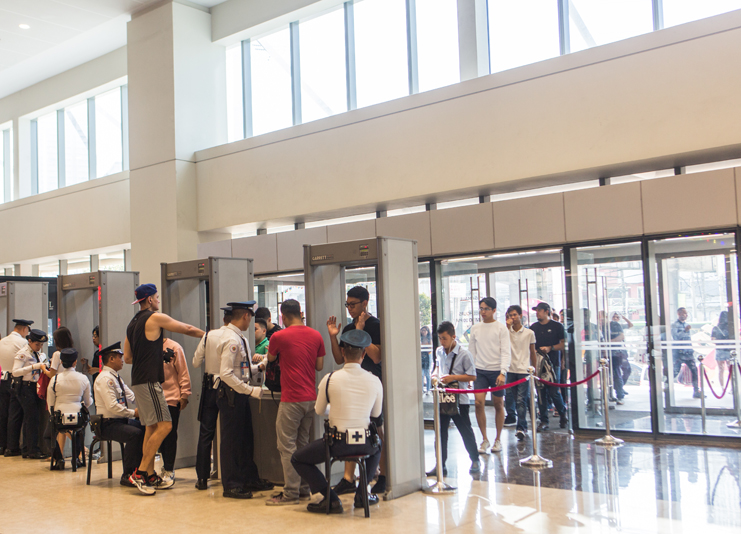 Security in Megamall. (Photo: Jacques Manuntag) 