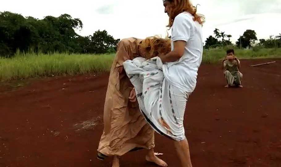 Firebrand cleric Habib Bahar bin Smith kneeing a teenager in the face in a viral video that was used as evidence for his conviction for assault on minors. Photo: Screengrab from Youtube