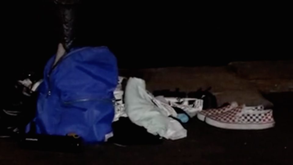 A picture of the belongings left behind by the couple after they entered in the water. Via Apple Daily.