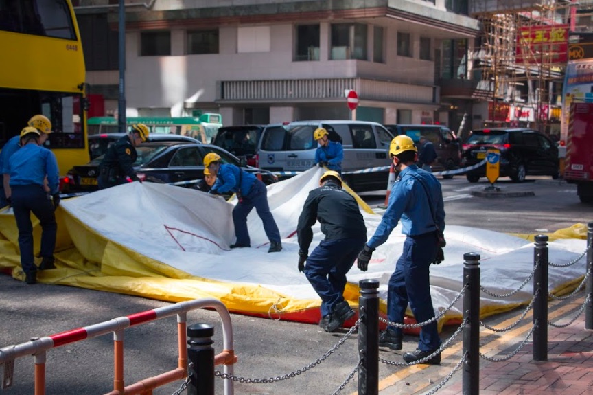 Emergency services deflate rescue air cushion. Photo by Coco Gao.